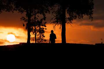 Silueta de hombre Atardecer , silueta , sad , soledad 