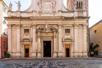 Obraz premium Details view the parish S. Ambrogiy Der Vaszez, the Liguria region, the province of Savona, Italy. A wonderful vision of the baroque architecture of the church on a charming square