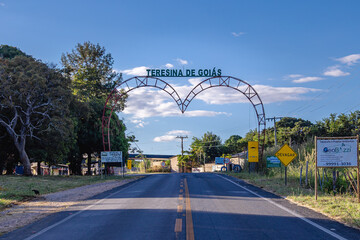 Obraz premium portal da cidade de Teresina de Goiás, Estado de Goiás, região da Chapada dos Veadeiros, Brasil