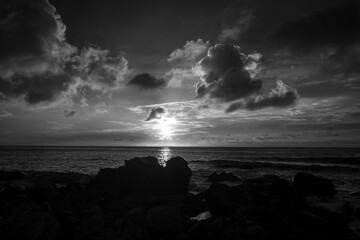 奄美大島の夏の夕暮れの海景。