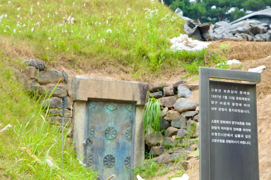 Sealed Tomb Entrance at Songsan-ri