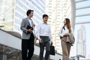 Businesspeople walking and talking in a modern city