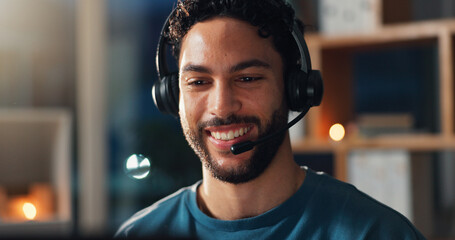 Man, call center and mic for communication at night for advice, help desk and freelance customer...