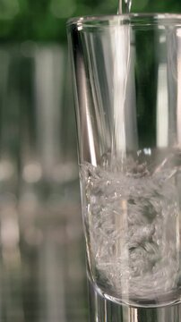 Bebida de licor servida en caballito para beber