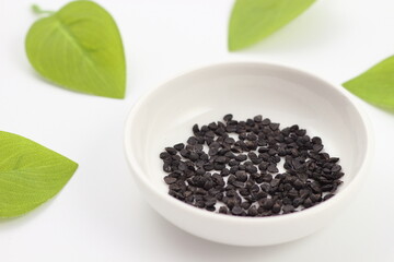 ニラの種子、家庭菜園で新鮮な香り。