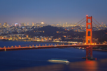 Obraz premium San Francisco Golden Gate Bridge at night