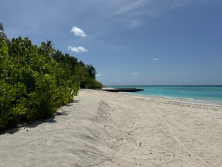 Beautiful maldivian beaches with white sands and turquoise waters