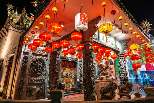 Night view of Choo Chay Keong Buddhist Temple on Armenian Street, beautifully illuminated and showcasing traditional architecture and spiritual ambiance in George Town.