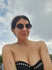 Fototapeta premium woman wearing sunglasses