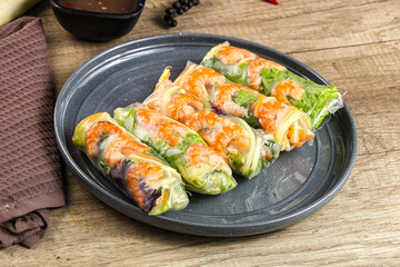 Vietnamese spring roll with prawn and mango