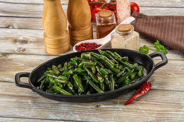 Green bean salad with sesame seeds