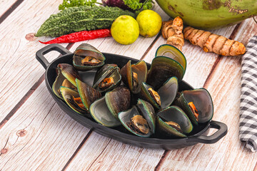 Fresh boiled mussels in the bowl