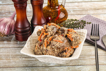Chicken liver with cream and carrot