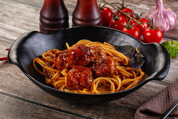 Meatballs with tomato sauce and spaghetti