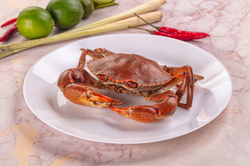 Gourmet steamed crab served lime