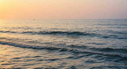 Obraz premium Sunrise over calm ocean waves