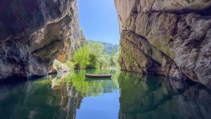 caves where cold waters under the influence of air conditioning pass in summer