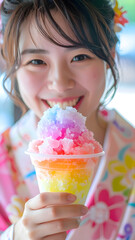 浴衣姿でかき氷を持つ女性