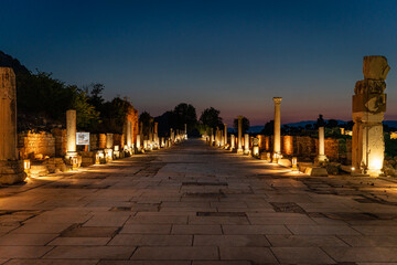 Starożytne ruiny w nocy, Turcja. © Piotr