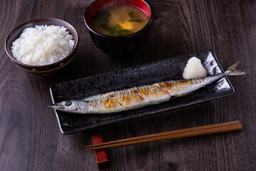 秋刀魚の塩焼き