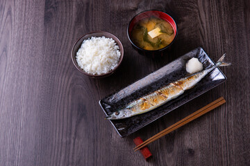 秋刀魚の塩焼き