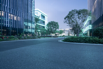 Obraz premium empty floor with modern building at night