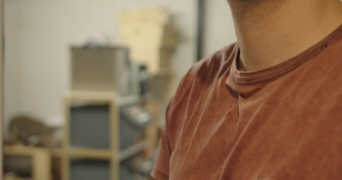 A man is very hot and lifts his t-shirt. Close-up