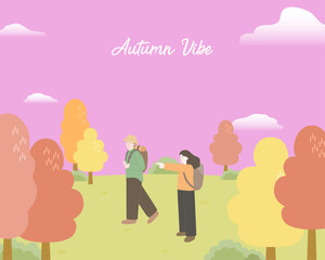 알록달록 나무와 가을 풍경을 즐기는 등산객