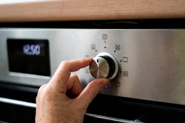 Adjusting the functions in the oven