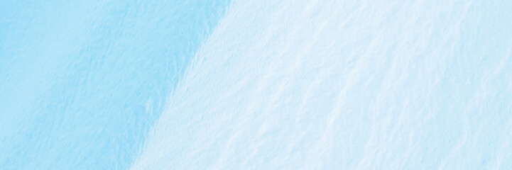 Obraz premium Snow texture. Wind sculpted patterns on snow surface. Wind in the tundra and in the mountains on the surface of the snow sculpts patterns and ridges (sastrugi). Arctic, Polar region. Winter background