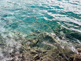 湖の透明度が美しい、初夏のプリトヴィツェ湖群国立公園。