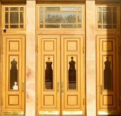 Majestic Wooden Doors: Elegant Entrance with Patterned Glazing