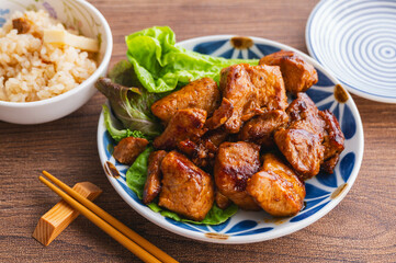 スパイシーな味付け豚肉