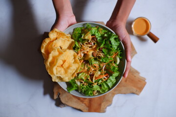 salad with peanut sauce named asinan Betawi in Bahasa 
