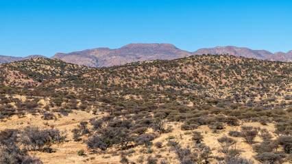 Paysage aride et montagneux de la Namibie durant l'hiver australe