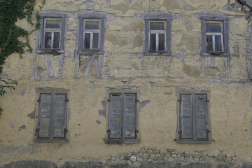 schadhafte hauswand