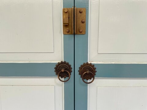 Antique or Traditional Chinese-style door handle, VBlack intage Chinese door pull - A vintage green door in a 1990s Chinese-Thai style, interior, exterior, old door, the architecture - Powered by Adobe