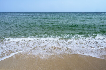 한국 동해바다 해변 모래사장의 풍경