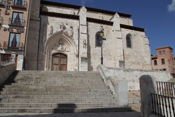 Obraz premium medieval church (san nicolas de bari) in burgos in spain 