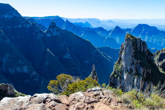 Serra do Rio do Rastro.
Mirante da Serra. Bom Jardim da Serra.
Serra Catarinense. Serra Brasileira. Serra Ga&uacute;cha. 