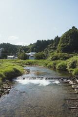 川の流れる昔ながらの風景