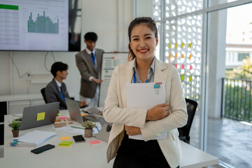 the atmosphere of the company's employees' meeting, businessmen brainstorming to increase the company's income, entrepreneur, marketing, finance, accounting, discussion, startup