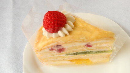 クレープのいちごケーキ