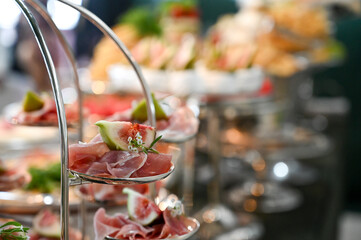 parma with fresh fig, parma ham, finger food, cold food, party buffet, ham and fig appetizer,ham and fig appetizer, gourmet snacks with fresh fig and cured ham, gourmet snacks, fresh fig and cured ham