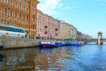 Fototapeta premium Historic Saint Petersburg waterways, adorned with colorful buildings, bridges, and iconic landmarks like the Church of the Savior on Spilled Blood