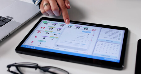 Efficient Woman Using Online Calendar Planner