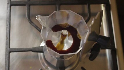 moka pot coffee brewing top down process