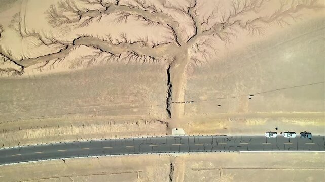captured a drone&rsquo;s eye view of a highway in Tibet, bordered on each side by gullies extending outward in the shape of a tree