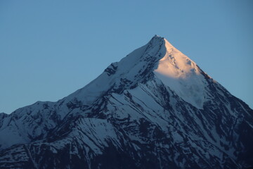 mt hood in the snow