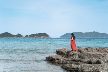 Woman Looking at Ocean②
